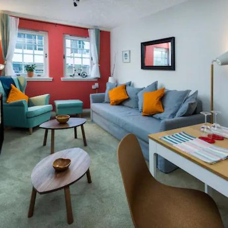 Central Flat Near Holyrood Park เอดินบะระ ภายนอก รูปภาพ