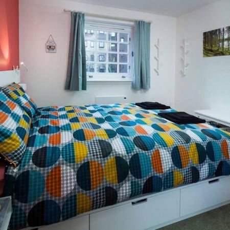 Central Flat Near Holyrood Park เอดินบะระ ภายนอก รูปภาพ