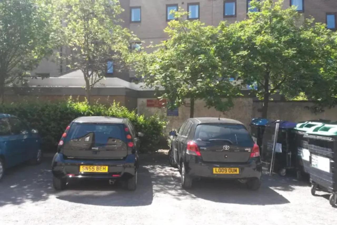 Central Flat Near Holyrood Park เอดินบะระ ภายนอก รูปภาพ