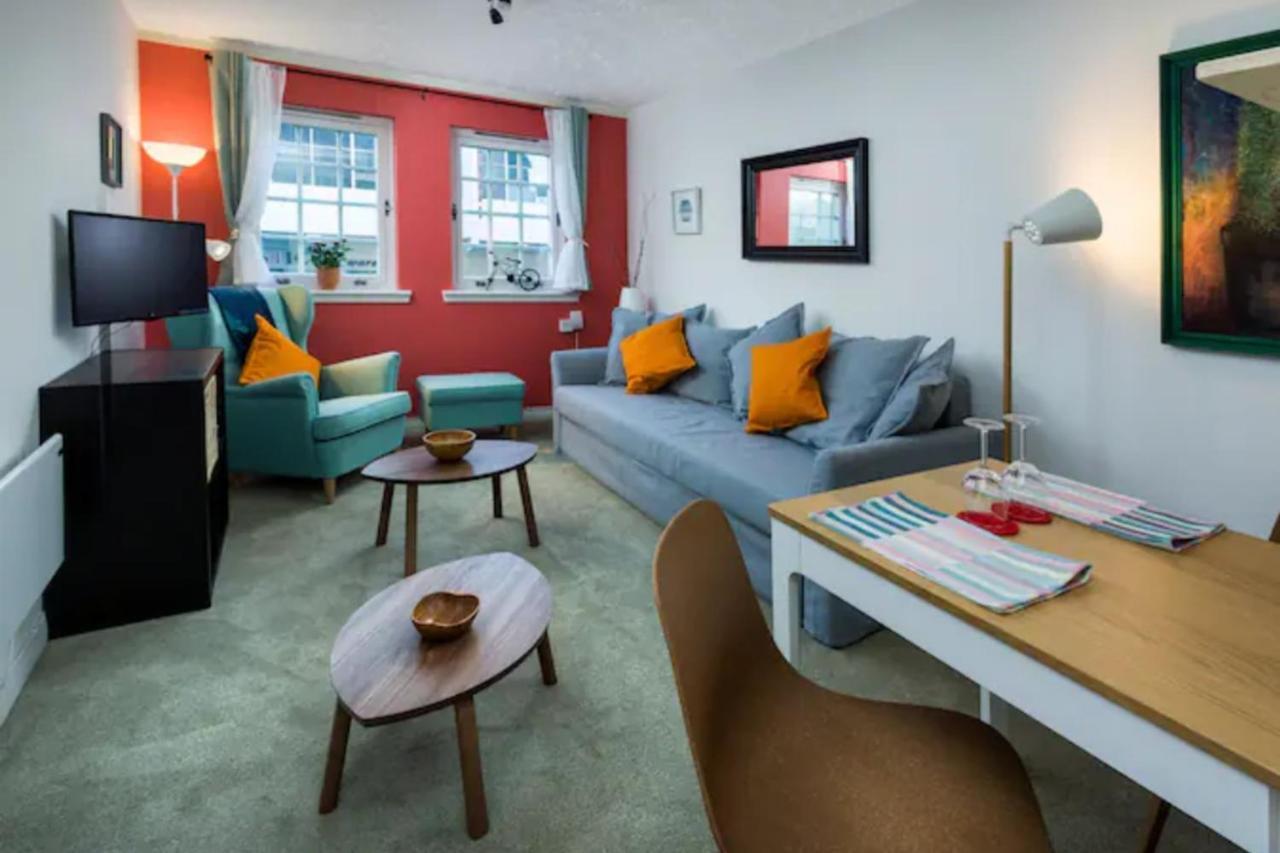 Central Flat Near Holyrood Park เอดินบะระ ภายนอก รูปภาพ