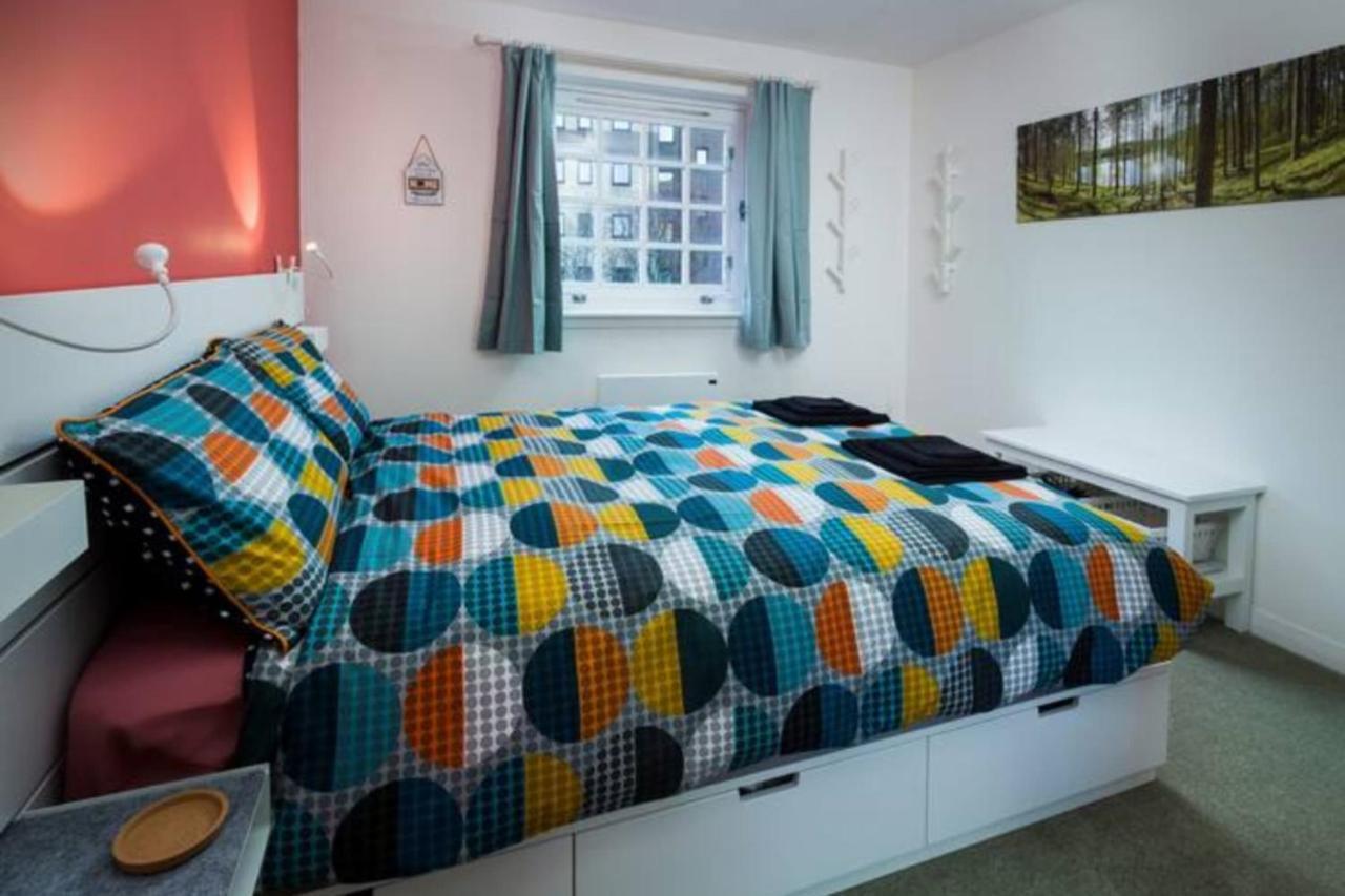 Central Flat Near Holyrood Park เอดินบะระ ภายนอก รูปภาพ